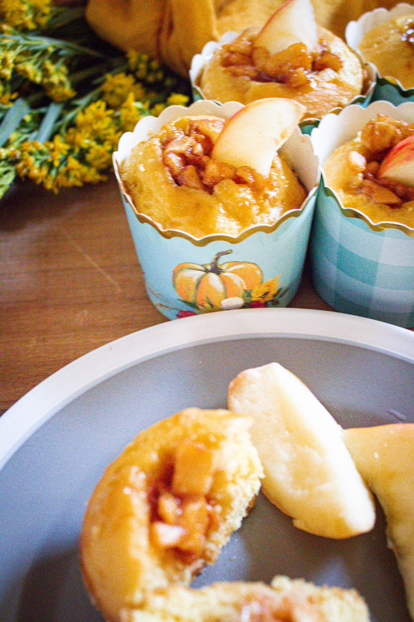 Caramel Apple Pecan Cupcakes [Semi-Exclusive] - Set 5