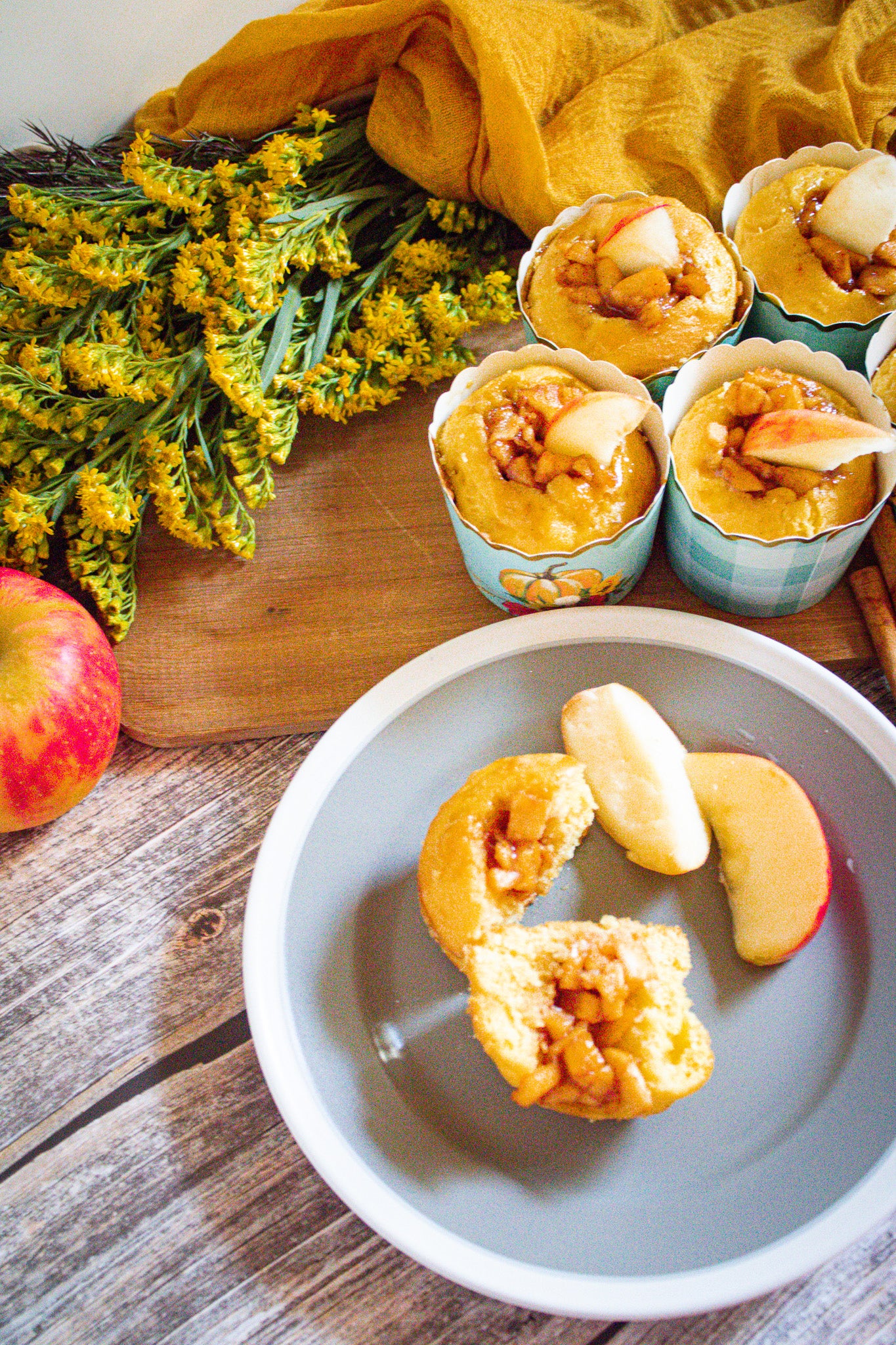 Caramel Apple Pecan Cupcakes [Semi-Exclusive] - Set 5