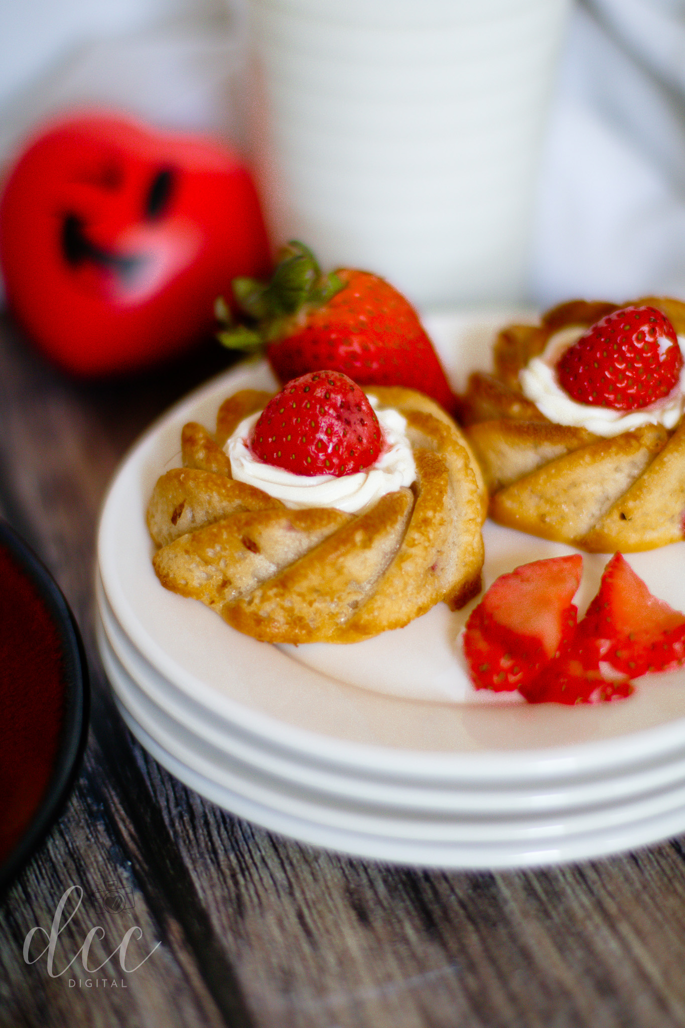 Strawberry Yogurt Mini-Buns (Semi-Exclusive) Set 1